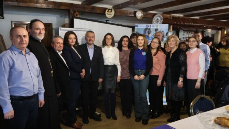 Baia de Arieș, împreună pentru copii: dialog și soluții concrete pentru prevenirea abandonului școlar și familial