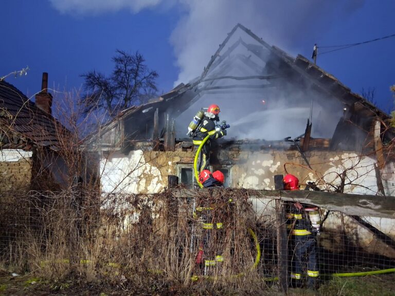 Incendiu tragic în Crestur: Un bărbat de 72 de ani a fost găsit decedat în propria locuință