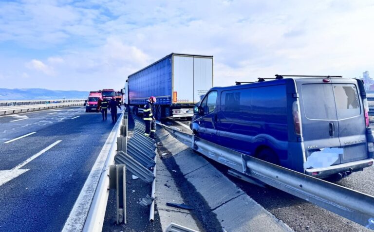 Accident rutier pe Autostrada A1, în zona Sebeș. Cinci persoane evaluate medical!