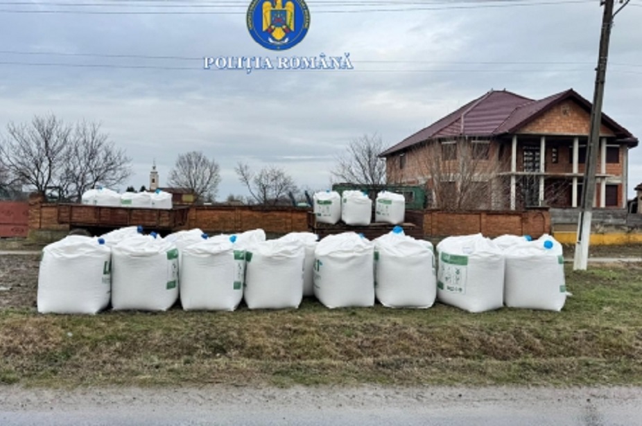24 de tone de azot descoperite abandonate în localitatea Zărand: Dosar penal pentru poluare!