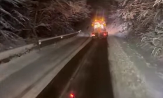 Intervenții ale DRDP Cluj pe timpul nopții, pentru menținerea circulației în siguranță pe drumurile naționale și autostrăzi