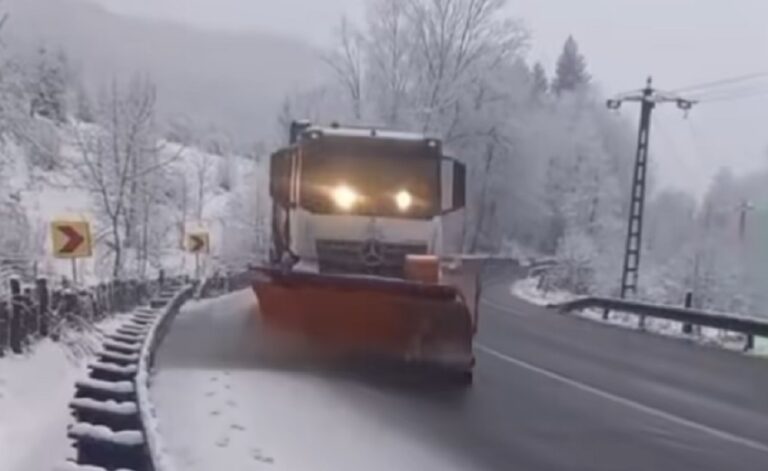 Intervenții în zonele montane din Caraș-Severin și Hunedoara: 26 de utilaje au acționat cu 75 de tone de material antiderapant