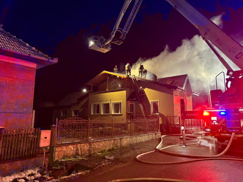 Incendiu la o locuință din Săvădisla: Pompierii au intervenit în timpul nopții!