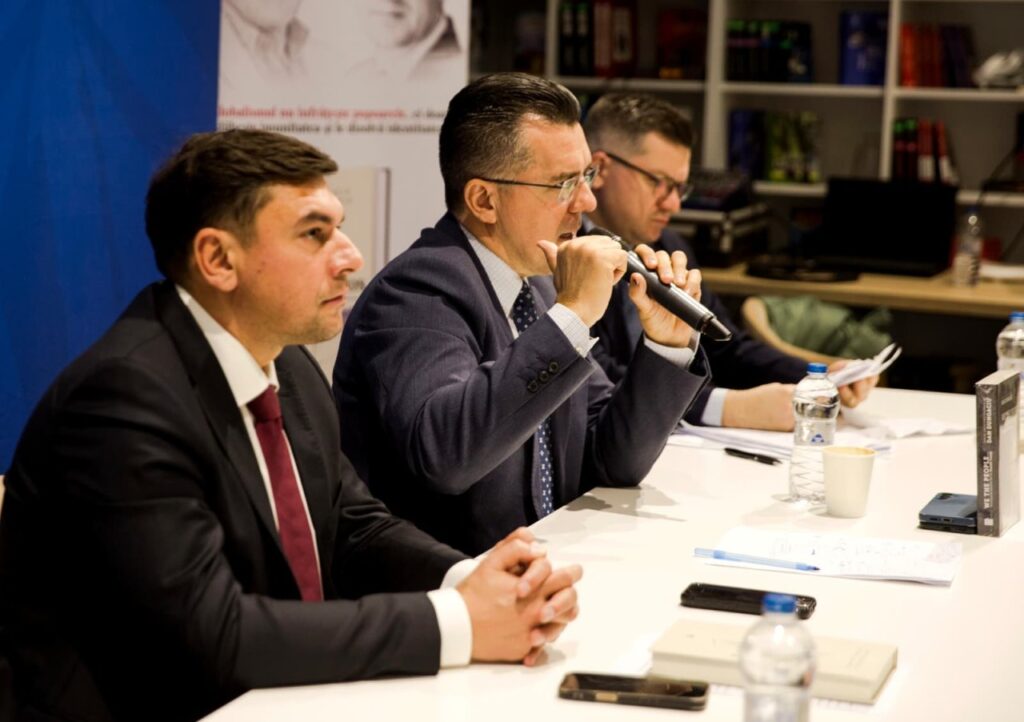 Conferința „România, încotro?” și lansarea volumului „America lui Trump vs. Lumea lui Soros”, dezbatere amplă la Oradea