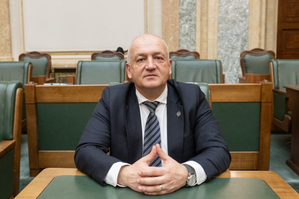 Senatorul AUR Cristian Șipoș critică includerea Crestei Fărcașului într-o zonă prioritară pentru biodiversitate, avertizând asupra riscurilor pentru proiectul Tarnița–Lăpuștești