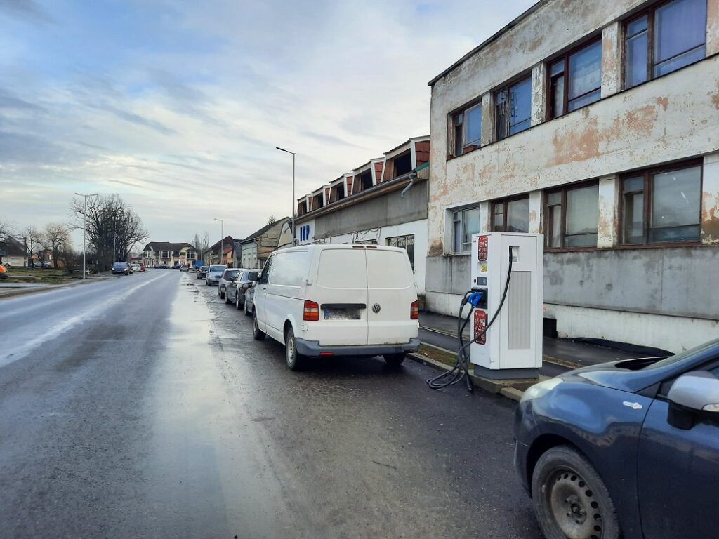 4 stații de încărcare pentru mașini electrice pe Centurile Oșorhei, Sântandrei și drumul Tinca – Salonta