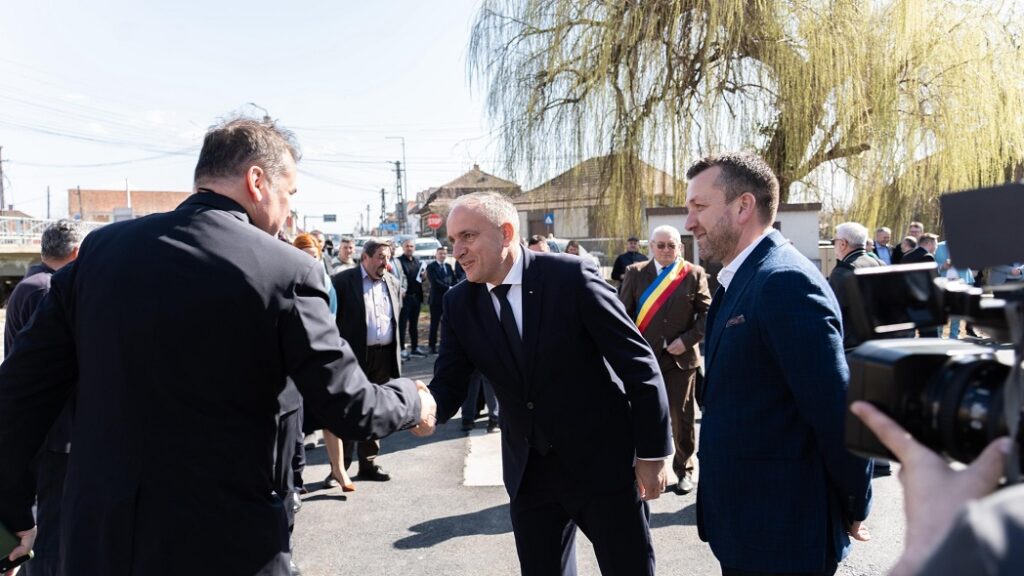 Investiții importante în Aleșd: Ambulatoriu modernizat și școli eficiente energetic, vizitate de premierul Bolojan