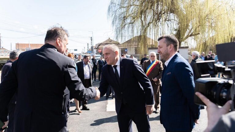 Investiții importante în Aleșd: Ambulatoriu modernizat și școli eficiente energetic, vizitate de premierul Bolojan