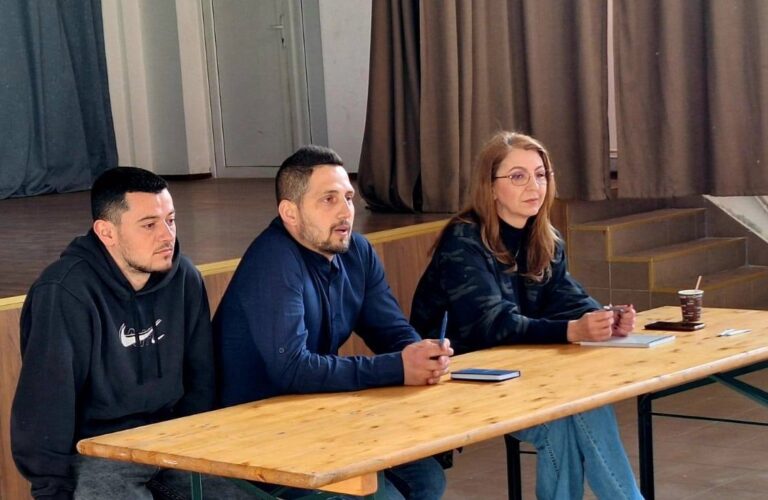 Discuții directe cu locuitorii din Mărtinești: Pollyanna Hangan ascultă nemulțumirile oamenilor