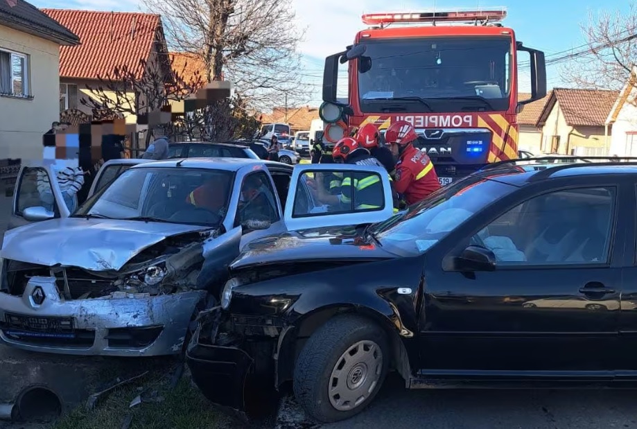 Trafic îngreunat după un accident rutier în Petrești-Sebeș