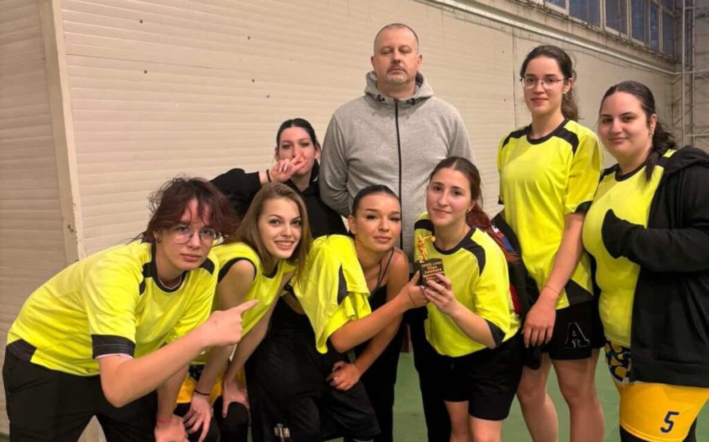 Succes pentru Brad! Elevele de la Liceul „Avram Iancu”, vicecampioane județene la baschet