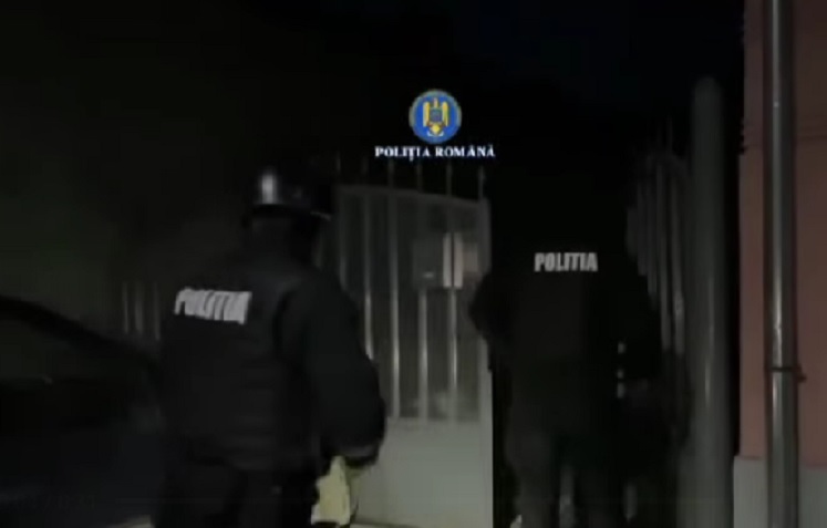 Percheziții în Hunedoara într-un dosar de braconaj: arme, muniție și trofee de vânătoare, ridicate de polițiști