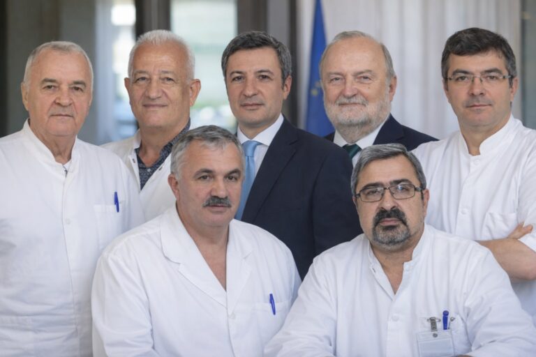 Top 7 chirurgi oncologi din România: Mii de români au fost salvați de acești doctori excepționali!