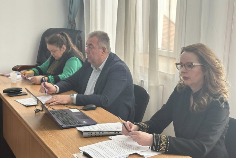 Planuri pentru combaterea sărăciei! Întâlnire-cheie la Prefectura Alba