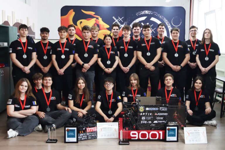 România, pe harta roboticii mondiale! Aradul dă lovitura: Elevii arădeni merg la Campionatul Mondial – FIRST Robotics Competition