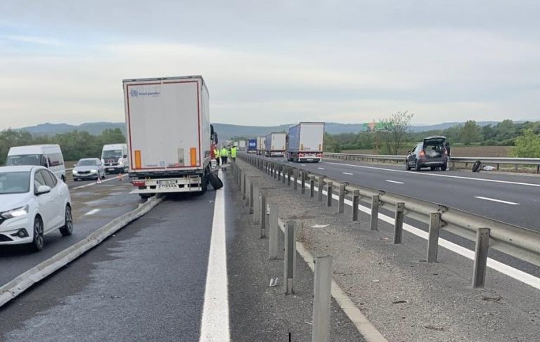 Accident grav pe A1, Sebeș-Deva la Orăștie: Un TIR a rupt parapetul și a ajuns pe contrasens!