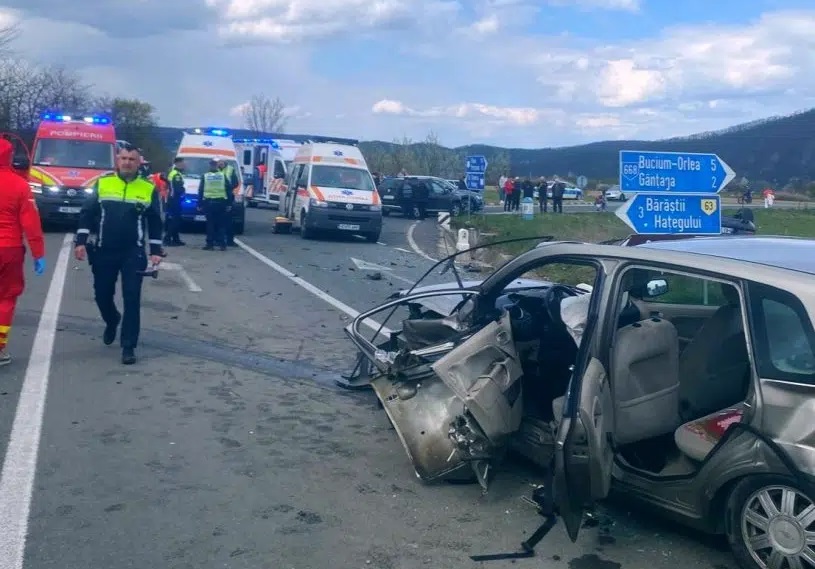 Accident grav la Sântămăria Orlea: un bărbat a murit, patru persoane rănite (VIDEO)