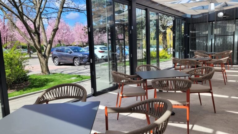 Răsfăț de aprilie la Univers: de la after-work la mese festive