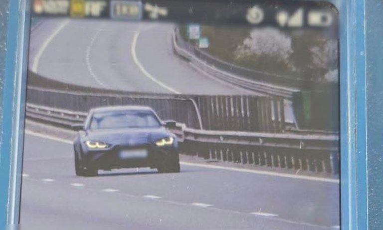 Un șofer a fost prins de radar cu 248 km/h pe A3, între Gilău și Turda: S-a ales cu o amendă de 4.050 de lei și a rămas pieton timp de 120 de zile!