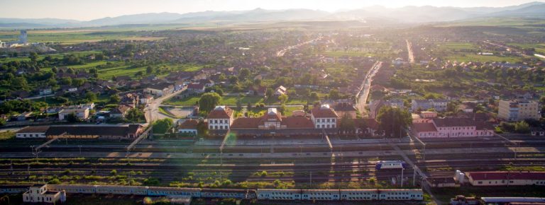 Restricții de circulație în Teiuș unde s-a închis temporar traficul rutier pe strada Horea