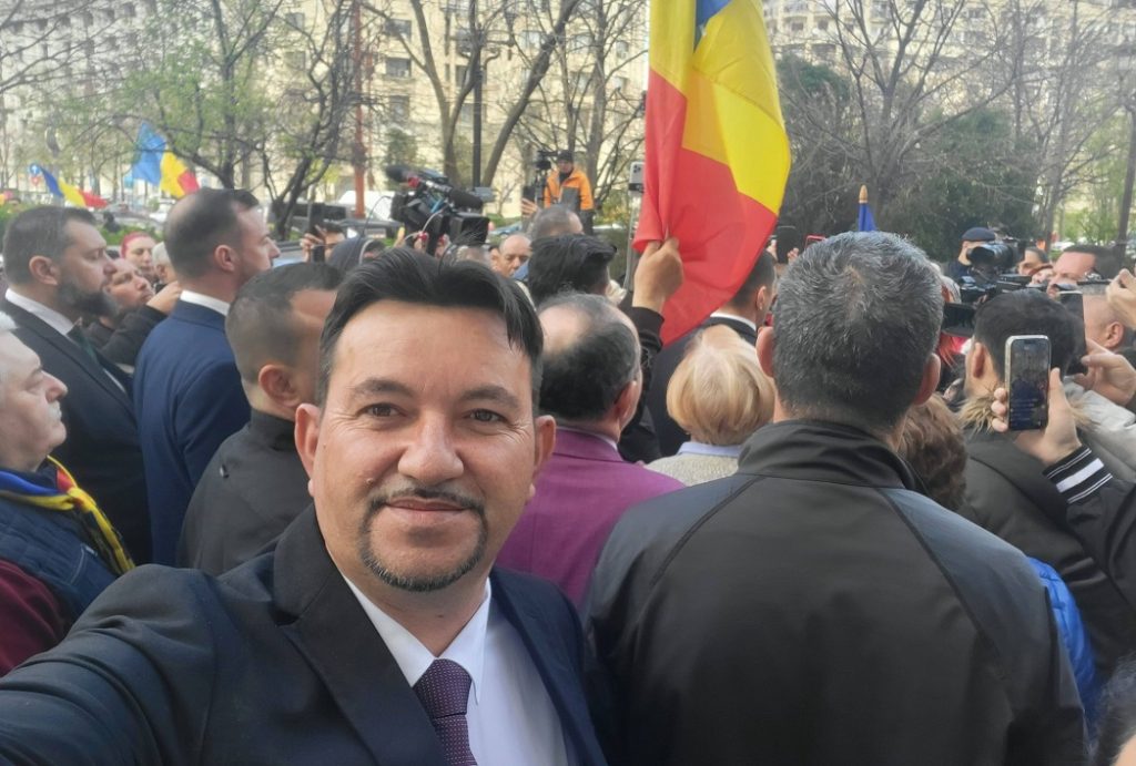 CNA vs Realitatea Plus – decizia suspendată în instanță. Tiberiu Barstan: „Închiderea televiziunilor nu e democrație”
