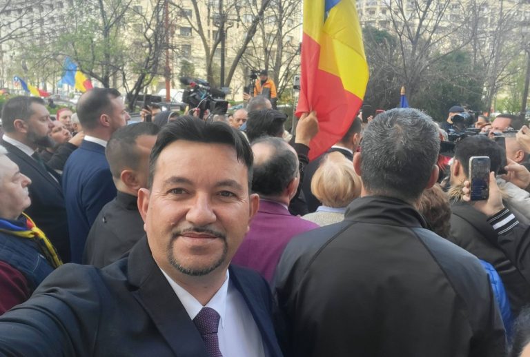 CNA vs Realitatea Plus – decizia suspendată în instanță. Tiberiu Barstan: „Închiderea televiziunilor nu e democrație”