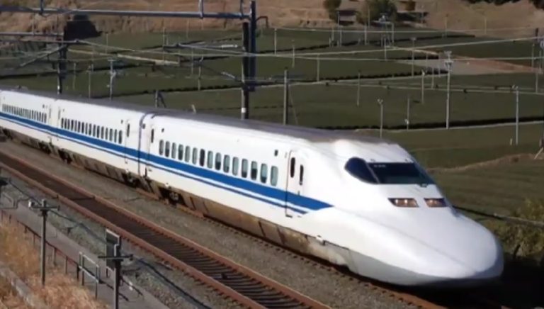 Trenuri de 400 km/h în România! De la Oradea, Timișoara sau Iași în mai puțin de două ore până la București!