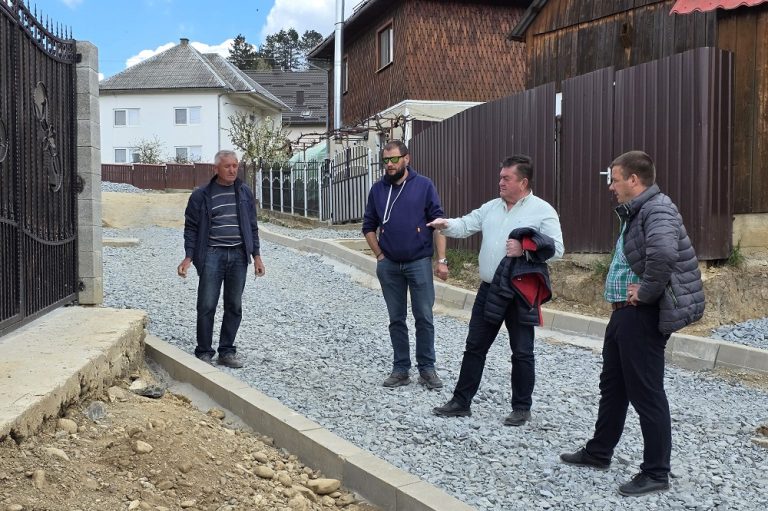 Lucrările de modernizare de pe strada Horea din Câmpeni, monitorizate direct pe teren de primarul Cristian Dan Pașca