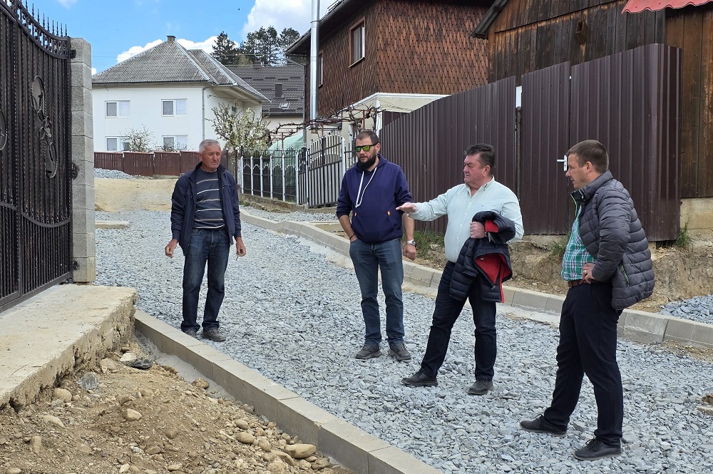 Lucrările de modernizare de pe strada Horea din Câmpeni, monitorizate direct pe teren de primarul Cristian Dan Pașca