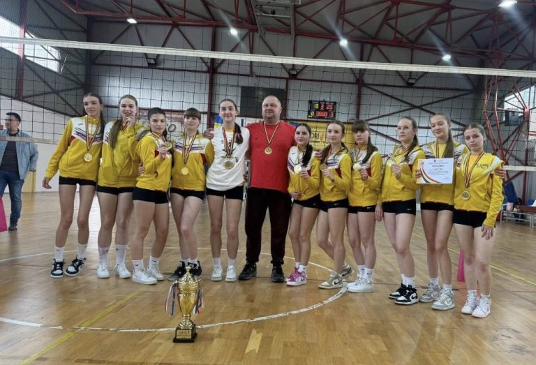 Performanță istorică pentru voleiul bihorean: CSS „Avram Iancu” Ștei este campioana națională la U15!