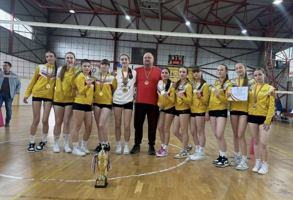 Performanță istorică pentru voleiul bihorean: CSS „Avram Iancu” Ștei este campioana națională la U15!