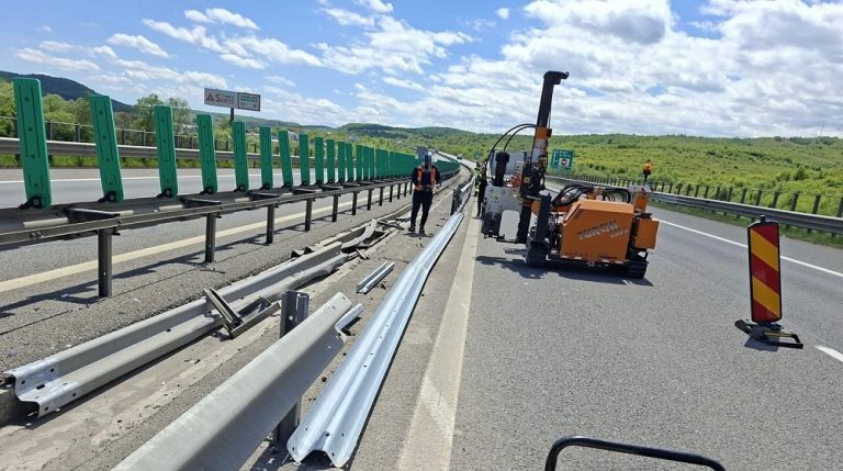DRDP Cluj continuă lucrările de înlocuire a parapetelor și indicatoarelor rutiere