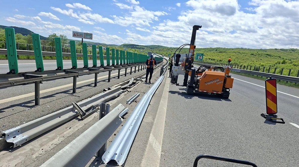 DRDP Cluj continuă lucrările de înlocuire a parapetelor și indicatoarelor rutiere