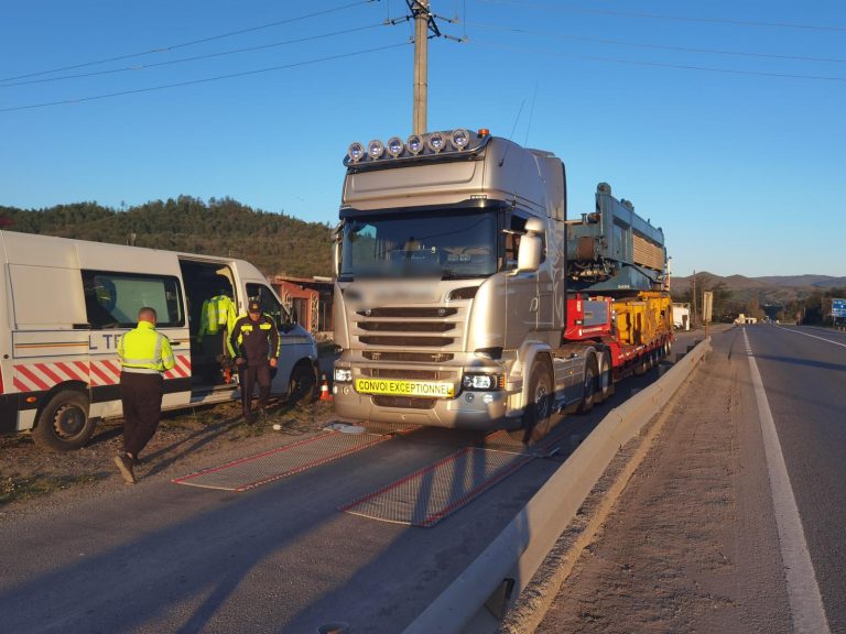 Acțiune amplă a polițiștilor pe DN1 Cluj-Oradea: Amenzi de aproape 80.000 de lei și transport ilegal de peste 100 de tone depistat!