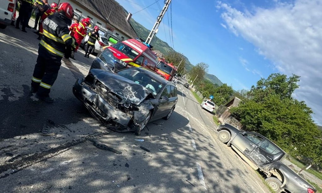 Accident în comuna Lupșa. Două mașini s-au ciocnit în localitatea Valea Lupșii