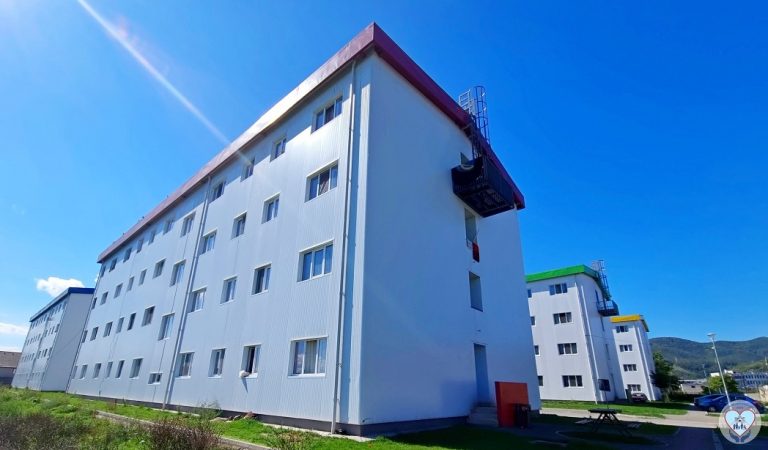 Locatarii din locuințele sociale din Deva trebuie să semneze acte adiționale la contracte