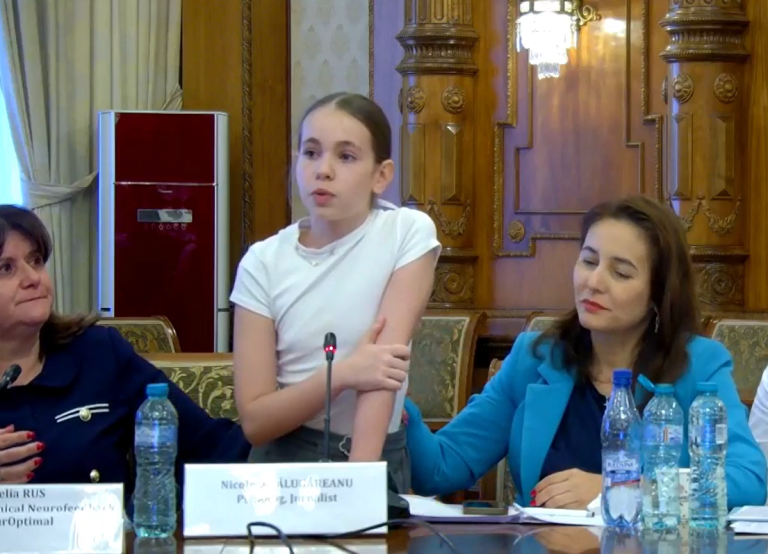 Discursul emoționant al unei eleve de clasa a V-a a stârnit revoltă în România: „Nu îmi doresc teme și teste și să mi se spună că sunt zero”