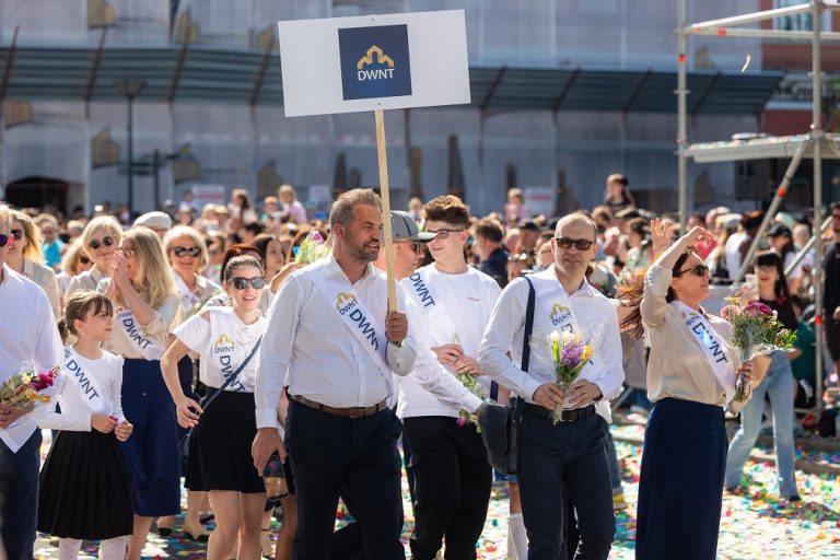 Jumătate de secol de parteneriat între Köln și Cluj-Napoca, sărbătorită în stradă, la Zilele Clujului: Sute de premii, ateliere, quiz-uri și demonstrații culinare, printre surprizele pregătite vizitatorilor!