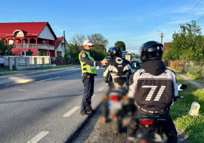 Controale în trafic pentru motocicliști la Arad: Polițiștii au retras patru certificate de înmatriculare!