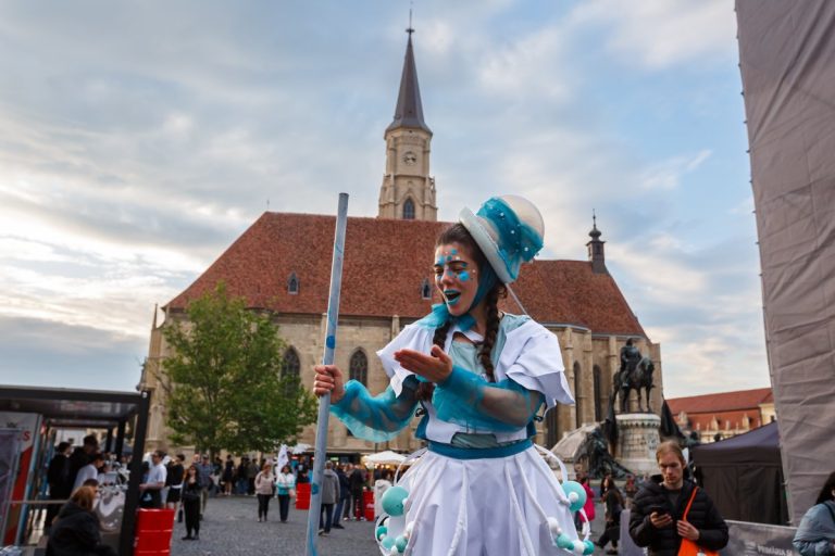 Zilele Clujului 2026 continuă vineri cu concerte, show de drone și sute de activități în tot orașul. Delia, Vița de Vie și Mihail urcă pe scena din Piața Unirii