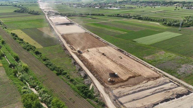 Autostrada Unirii A8 prinde viteză: primii 24 de kilometri dintre Târgu Mureș și Miercurea Nirajului au ajuns la 50% stadiu de execuție