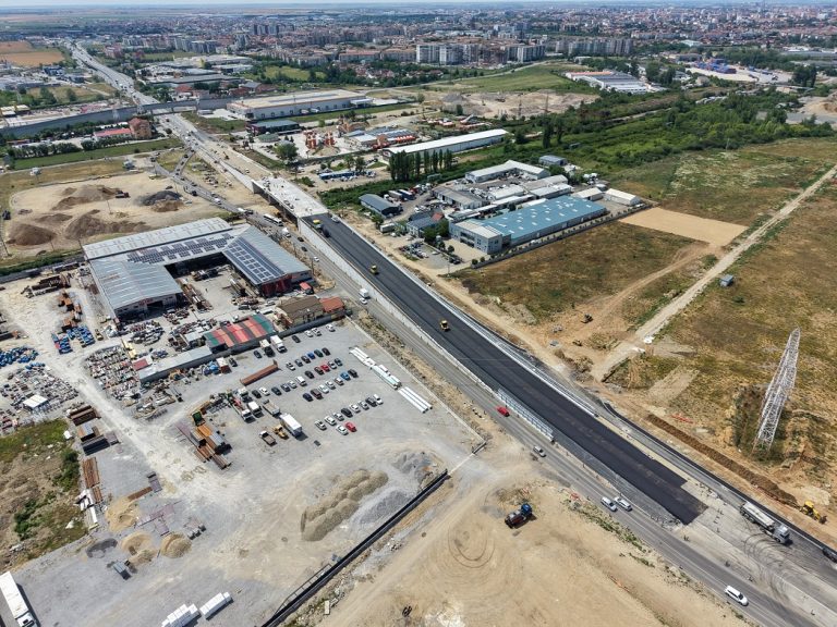 A început asfaltarea pasajului de pe Centura Oradea: Investiția este esențială pentru proiectul Tram-tren