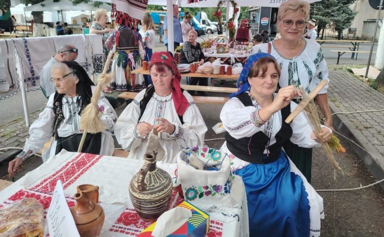 Meșteșugari, autorități locale și comunități din județul Arad au celebrat patrimoniul rural și sărbătoarea Sânzienelor