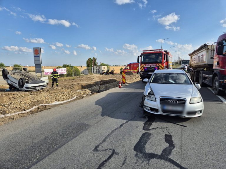 Accident cu două victime lângă Aeroportul Oradea. Un autoturism s-a răsturnat cu roțile în sus