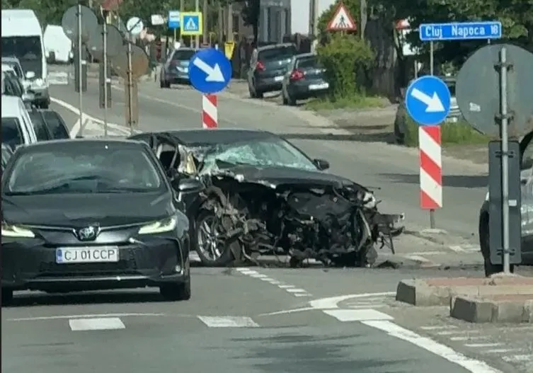 Accident grav la Gilău, în intersecția spre zona de munte: Două autoturisme au fost implicate!