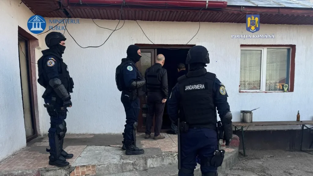 Descinderi de amploare în nordul țării. Arme ilegale și braconaj, în atenția anchetatorilor