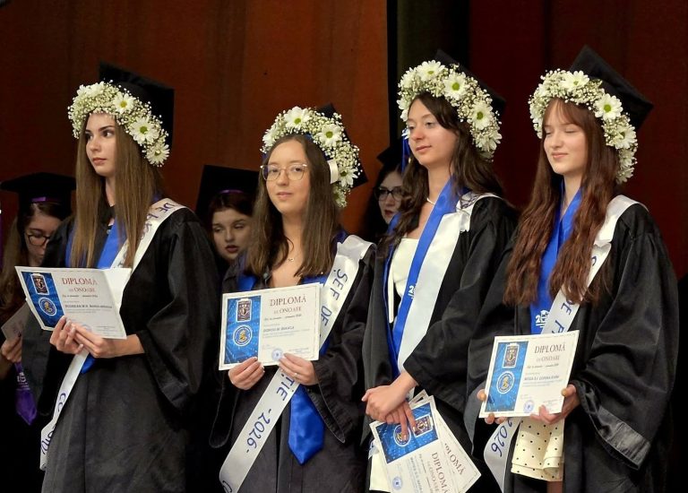 Performanță de excepție la Colegiul Național „Decebal” din Deva: Patru șefe de promoție cu media generală 10!