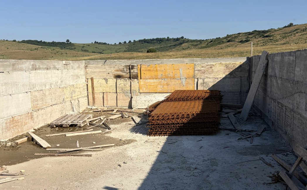 Percheziții de amploare: Materiale de construcții furate de pe șantierul căii ferate Cluj-Oradea, găsite la muncitori!