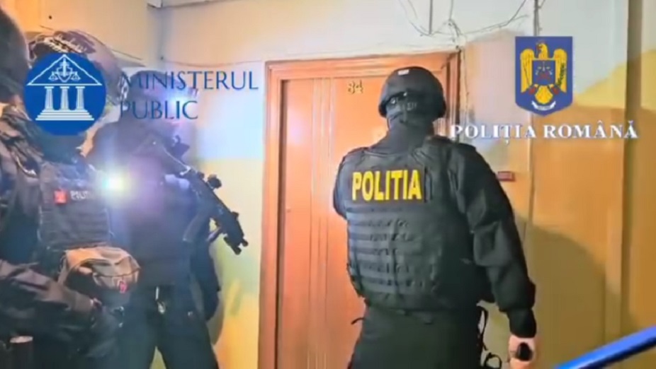 Percheziții în Orăștie și Romos într-un dosar privind arme deținute ilegal: Polițiștii au ridicat o armă cu aer comprimat și muniție!