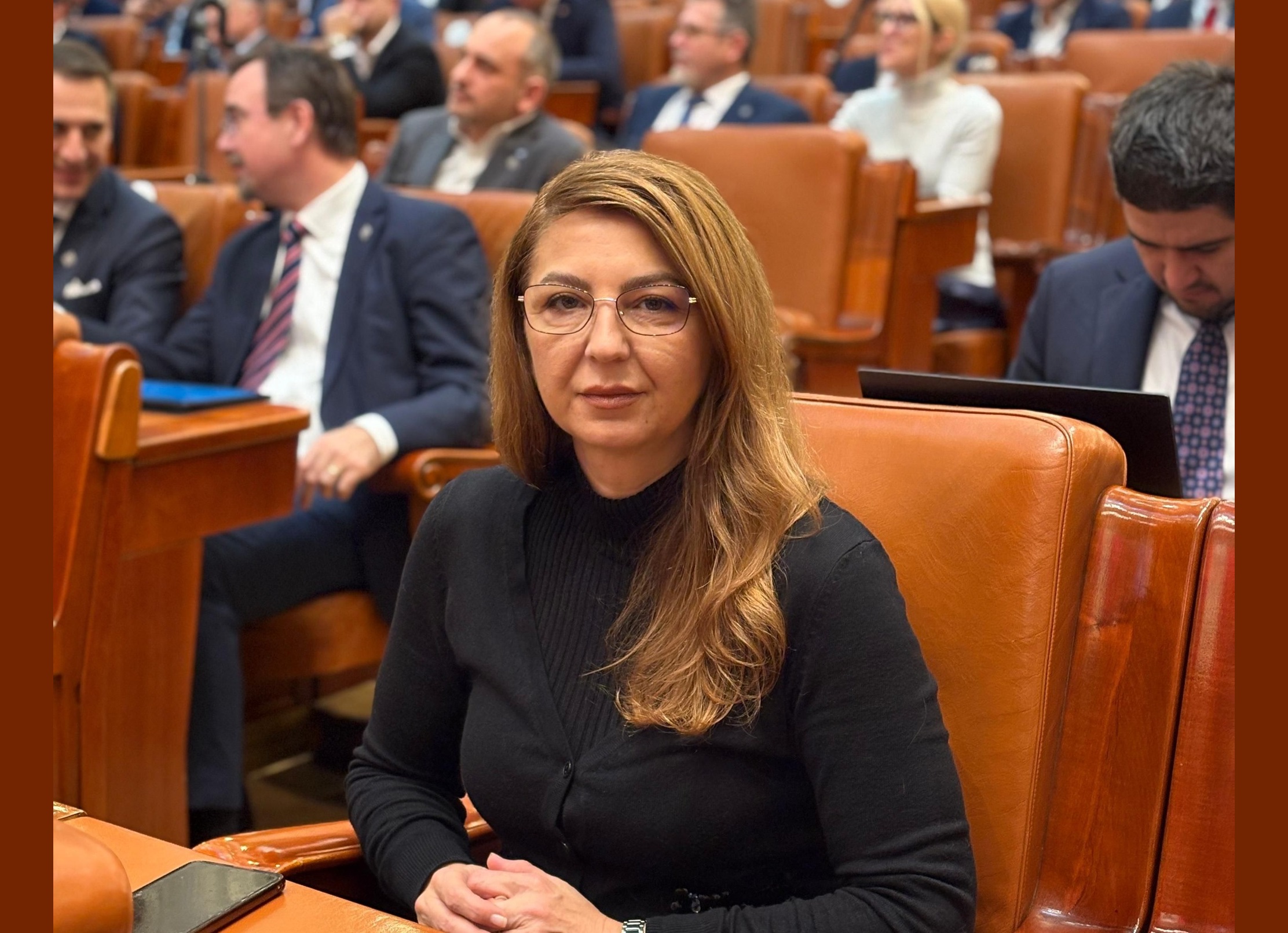 Deputata USR de Hunedoara, Pollyanna Hangan acuză AUR că induce în eroare electoratul: „Suspendarea președintelui blochează chiar alegerile anticipate pe care le cere”
